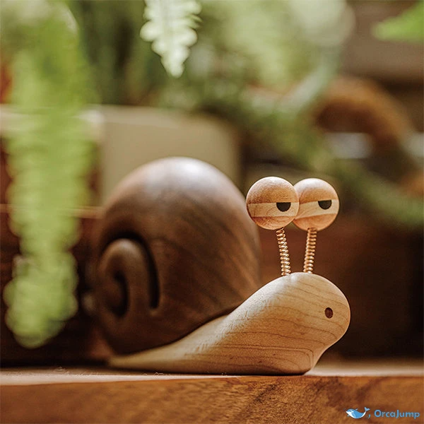 Wooden Snail-Shaped Aromatherapy Diffuser