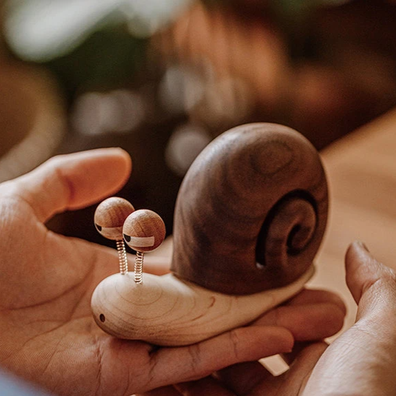 Wooden Snail-Shaped Aromatherapy Diffuser