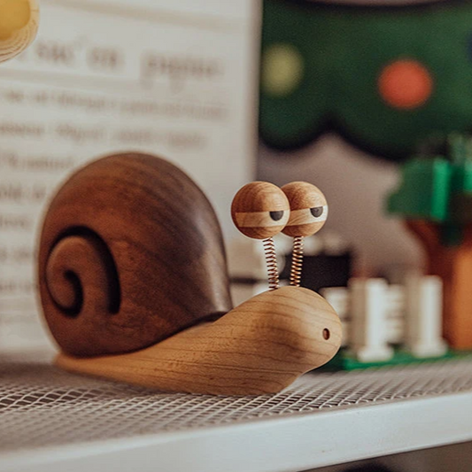 Wooden Snail-Shaped Aromatherapy Diffuser